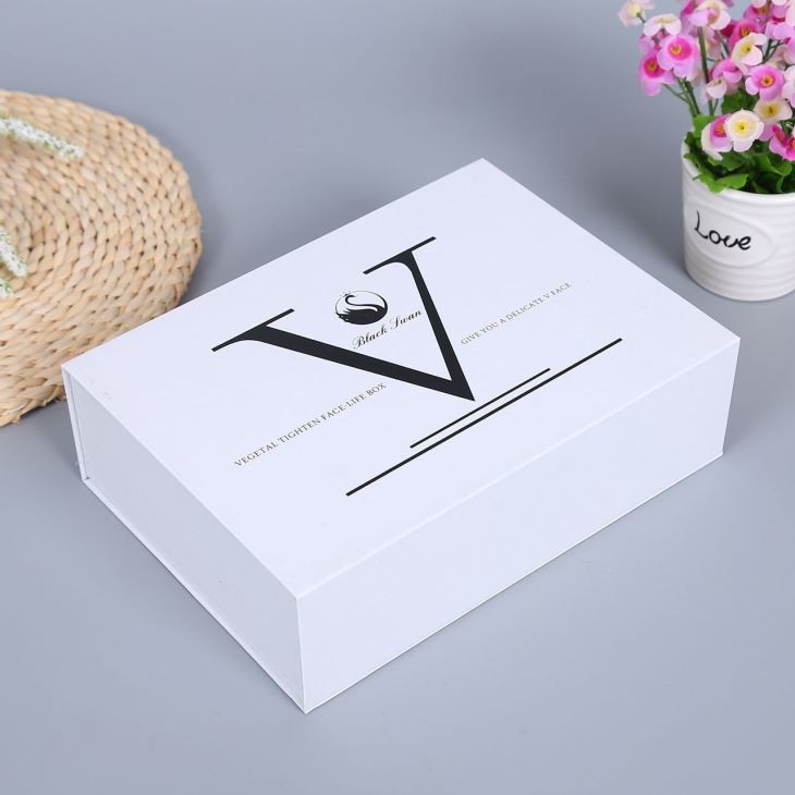 Magnetic Lid Gift Box White Color