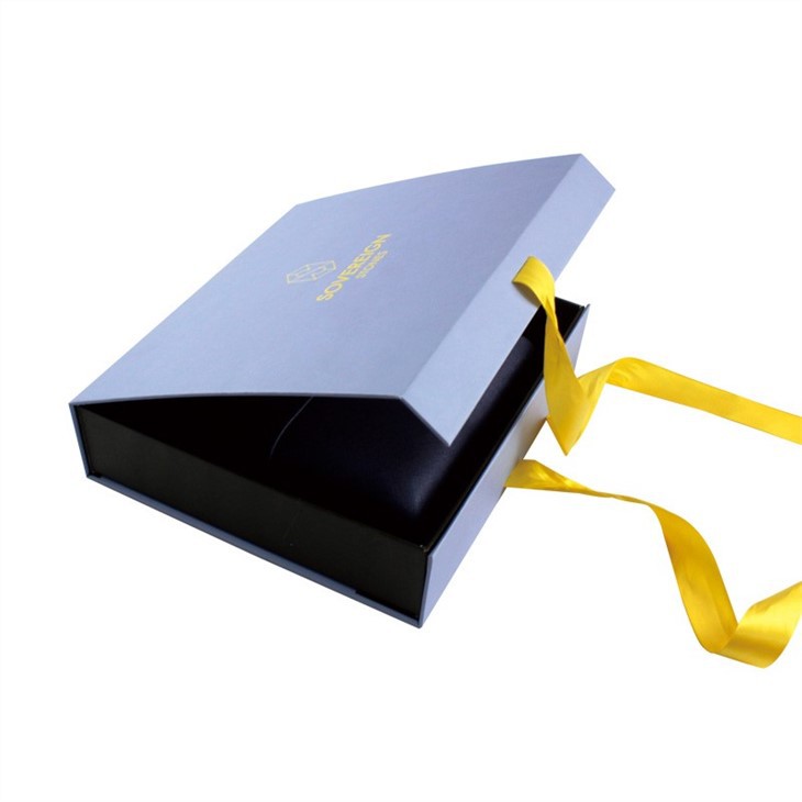 Magnetic Box With Ribbon